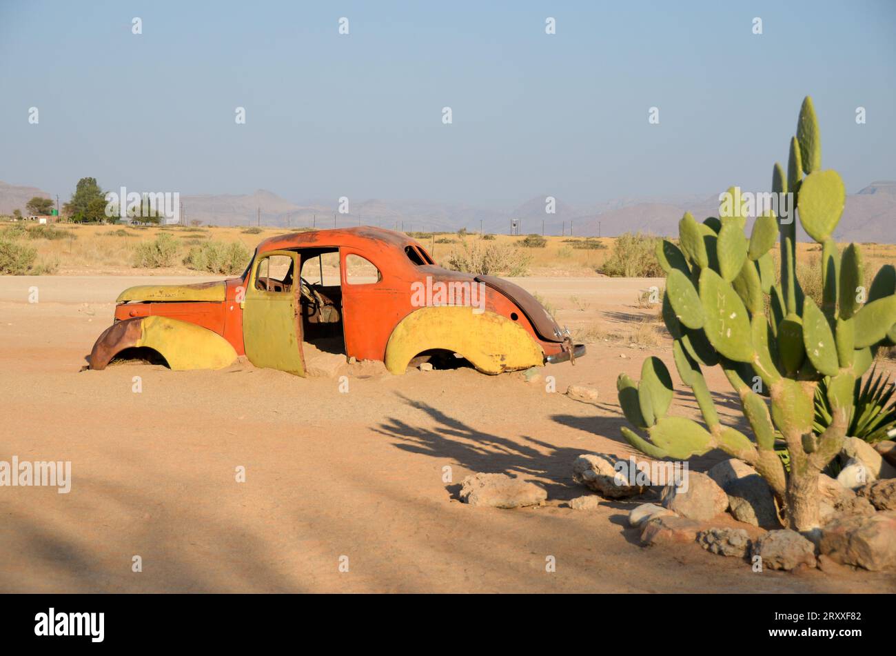 vieille voiture en solitaire, namibie, afrique Banque D'Images