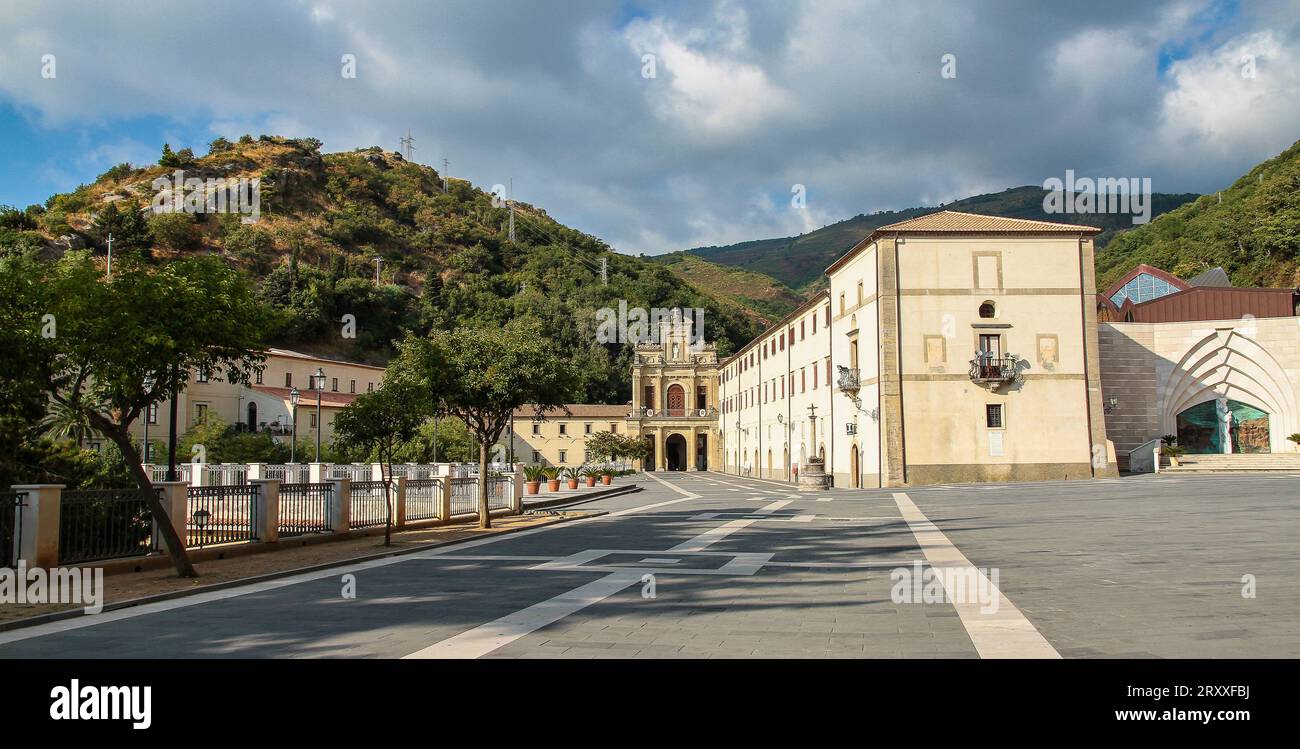 Le sanctuaire catholique de San Francesco di Paola, célèbre destination de pèlerinage dans la région de Calabre en Italie Banque D'Images