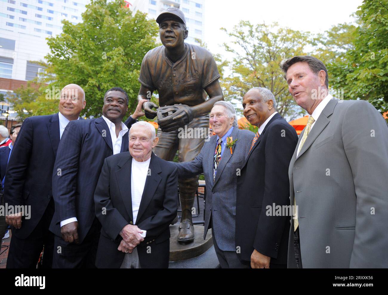 29 septembre 2012, Baltimore, Maryland, USA : Baltimore Oriole Hall of Famers, gauche-droite, CAL RIPKEN Jr., EDDIE MURRAY, EARL WEAVER, BROOKS ROBINSON, FRANK ROBINSON et JIM PALMER comme les Orioles ont dévoilé la statue de Brooks Robinson à Camden yards à Baltimore, Maryland. (Image de crédit : © Lloyd Fox/TNS via ZUMA Press Wire) USAGE ÉDITORIAL SEULEMENT! Non destiné à UN USAGE commercial ! Banque D'Images