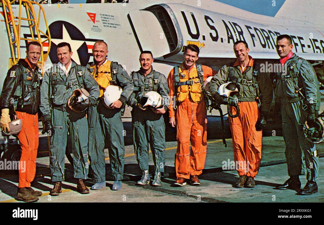 Les sept astronautes Mercury originaux NASA, carte postale lithographique de 1961. Banque D'Images