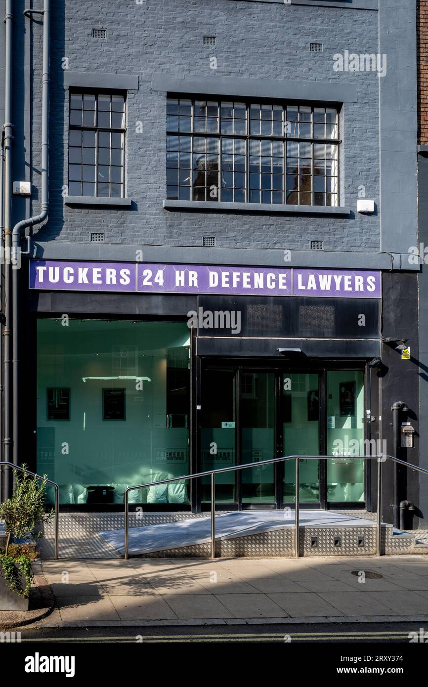 Tuckers Solicitors Warren St London - Tuckers est un cabinet d'avocats de la défense criminelle créé en 1983 avec des bureaux dans tout le Royaume-Uni. Banque D'Images