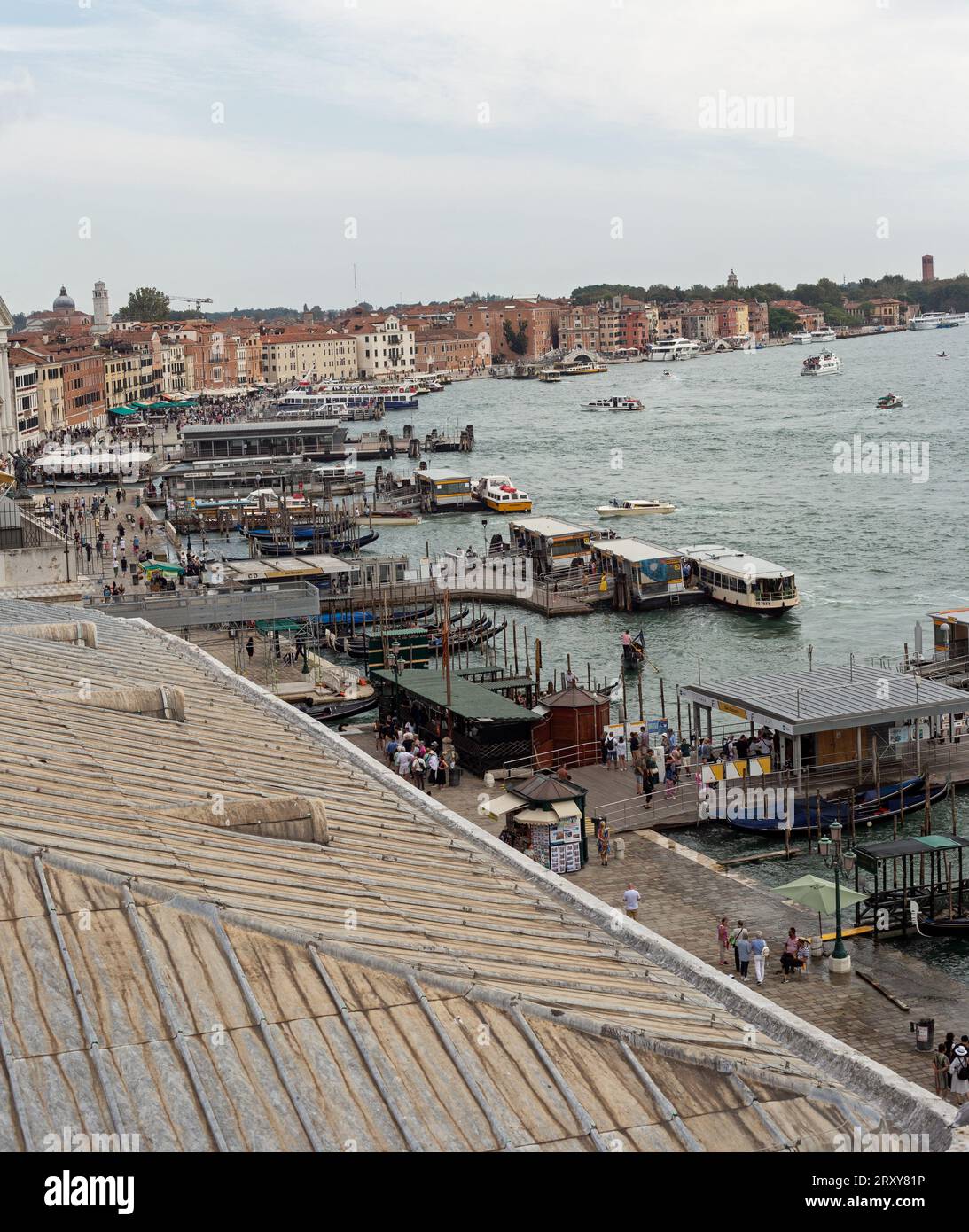 Venise, Vénétie, Italie, septembre 2023, vue du Grand Canal depuis un point de vue élevé Banque D'Images