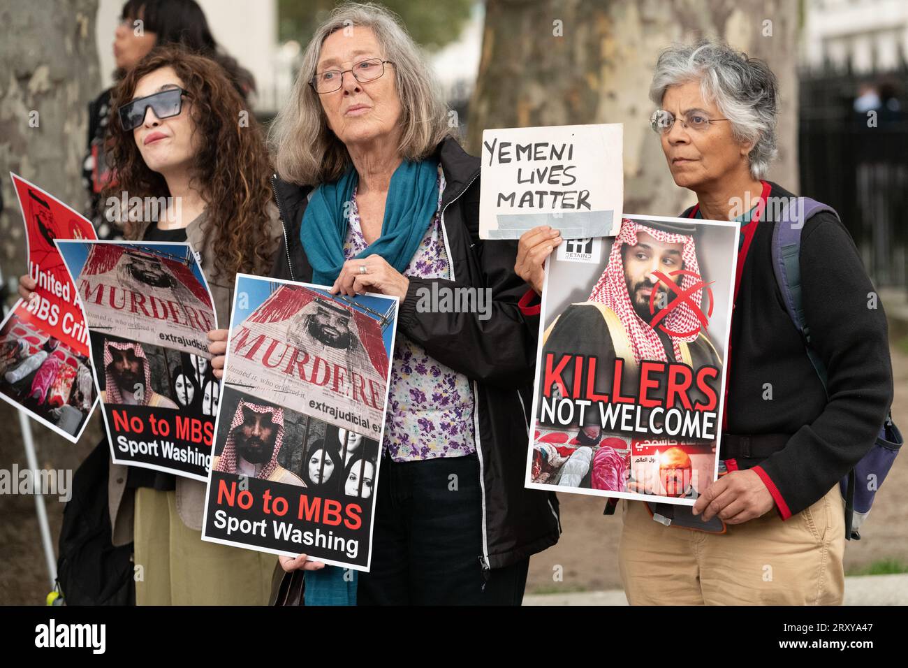 Londres, Royaume-Uni. 27 septembre 2023. Les militants des droits humains et anti-commerce des armes demandent l'annulation d'une visite officielle proposée au Royaume-Uni par le prince héritier saoudien Mohammed bin Salmane. Au lieu de cela, les manifestants ont exigé qu'il rende compte de la guerre au Yémen, du meurtre du journaliste Jamal Khashoggi et des violations des droits humains dans le Royaume. Crédit : Ron Fassbender/Alamy Live News Banque D'Images