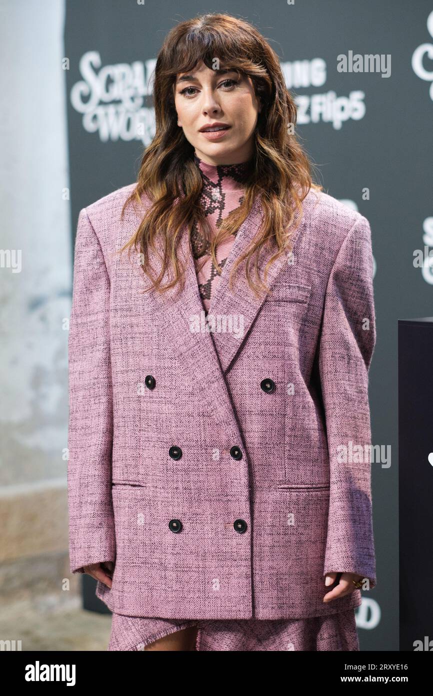 L'actrice Blanca Suarez présente le Samsung Galaxy Z Flip5 au Musée de la Neomudejar le 27 septembre 2023 à Madrid, Espagne. Banque D'Images