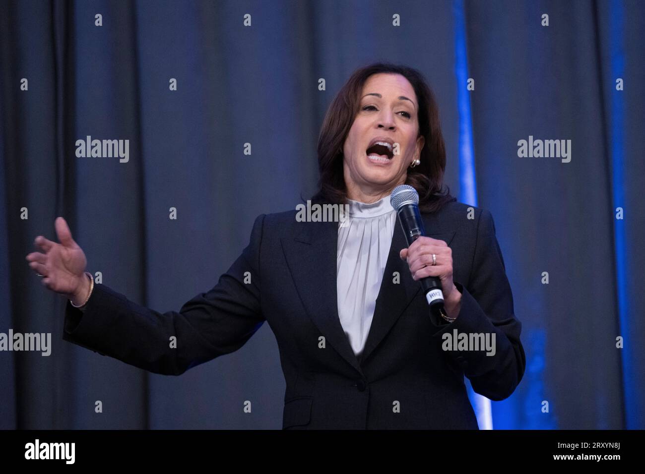 Kamala Harris, vice-présidente des États-Unis, prononce un discours lors de la convocation de l’Initiative YMCAâs sur les garçons et les jeunes hommes de couleur (BYMOC) à l’hôtel Omni Shoreham à Washington, DC, le 27 septembre 2023. Crédit : Chris Kleponis / piscine via CNP Banque D'Images