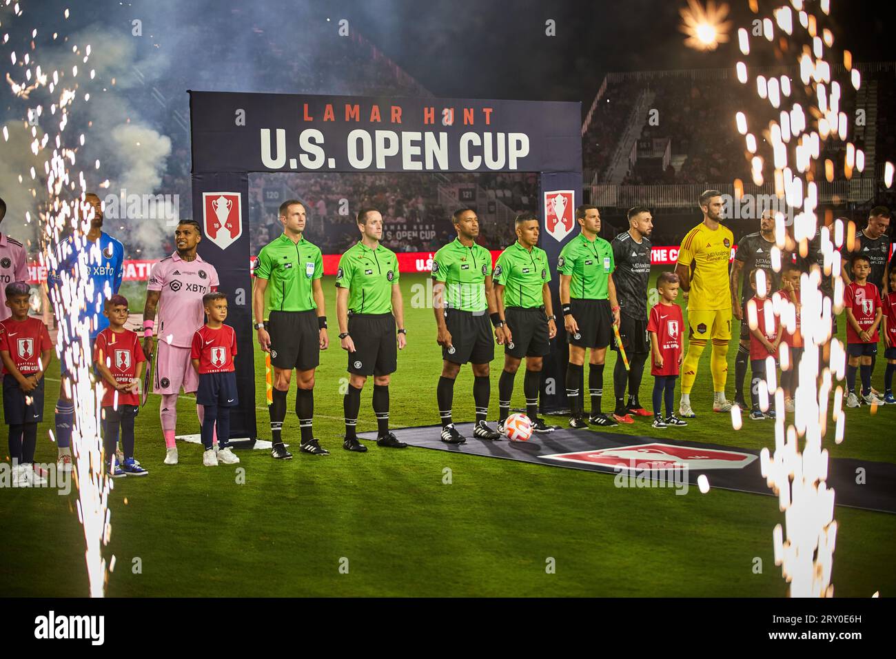 Fort Lauderdale, FL, États-Unis. 27 septembre 2023, Présentation avant match Inter Miami CF vs Houston Dynamo, finale de la coupe de l'Open de l'US au DRV PNK Stadium. Fort Lauderdale, FL, États-Unis. 27 septembre 2023. Crédit : Yaroslav Sabitov/YES Market Media/Alamy Live News Banque D'Images