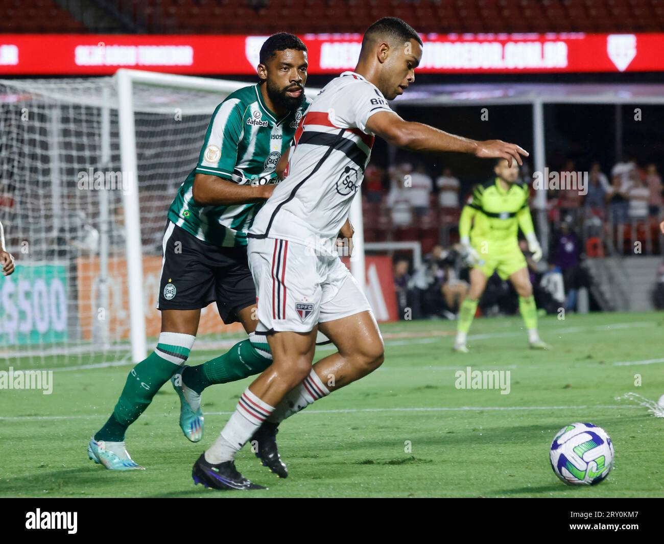 Match entre Sao Paulo et Coritiba pour la 22e manche du Championnat du Brésil 2023, au stade Cicero Pompeu de Toledo, Morumbi, en fin de journée mercredi 27. Adriana Spaca/SPP (Adriana Spaca/SPP) Banque D'Images