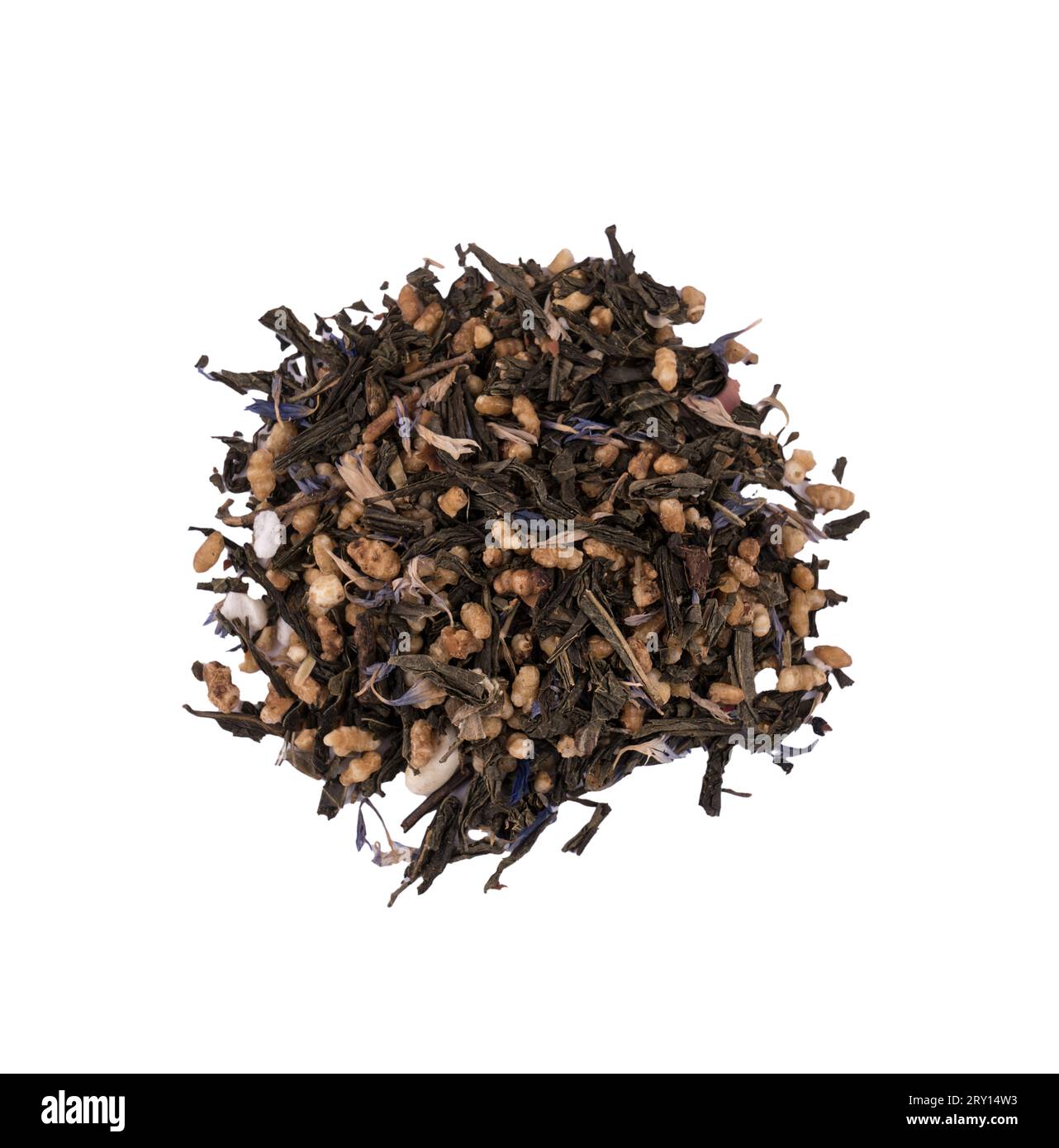 un petit tas de baies séchées et de feuilles pour la tisane sur un fond transparent Banque D'Images