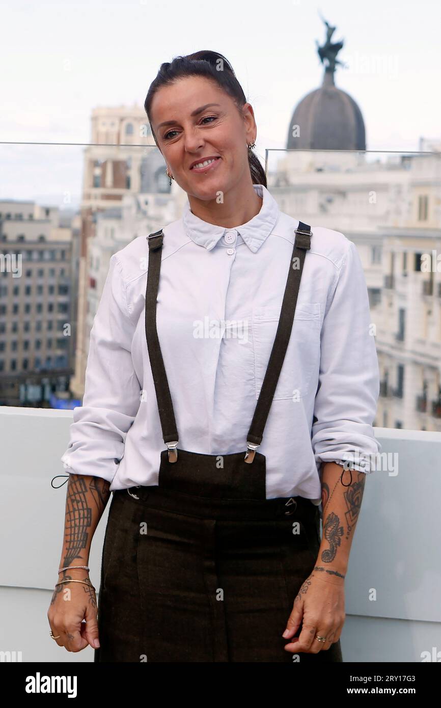 22 septembre 2023, Madrid, Madrid, Espagne : Maria del Mar Rodriguez Carnero (Malaga, 1975), connue artistiquement sous le nom de 'la mari', est une chanteuse espagnole, auteur-compositeur et chanteur du groupe Chambao, posant pour les médias dans un hôtel bien connu du centre de Madrid (Espagne). 'La mari' a présenté le nouvel album de Chambao intitulé 'en la cresta del ahora', le retour tant attendu de 'la mari' avec la marque qui a fait d'elle une référence musicale pour toute une génération et la pionnière du froid flamenco. « Je suis Chambao et je voulais revenir à la musique électronique, au flamenco, à la musique mixte, qui est wh Banque D'Images