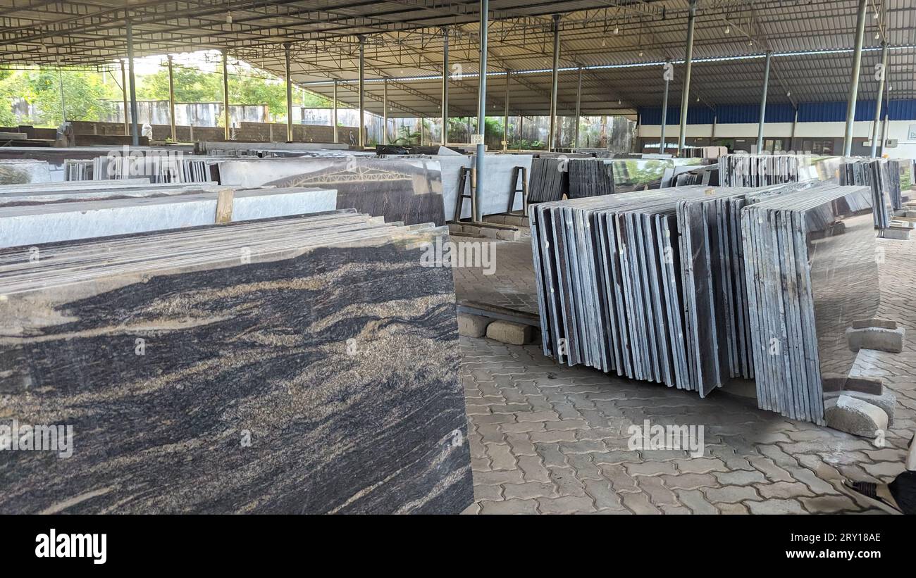 dalles de pierre de granit de motif bleu de l'himalaya pour le plancher disposé en couches de piles la sortie de stockage de l'usine Banque D'Images