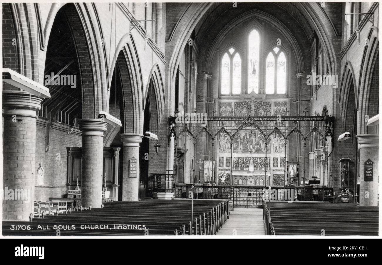 Carte postale du 19e siècle représentant l'intérieur de l'église All Souls, Hastings, East Sussex, vers 1900. Le dhurch a été conçu par Sir Arthur Blomfield. La construction a commencé en 1890 et elle a été consacrée en 1891. L'église a été déclarée superflue en 2008. C'est un bâtiment classé Grade II*. Banque D'Images