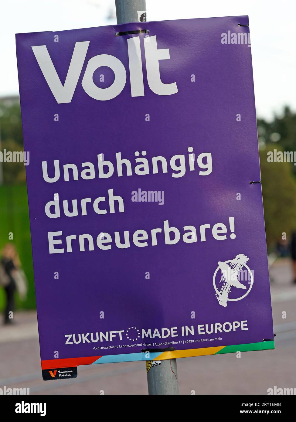 27.09.2023 Wahlplakate Landtagswahl Hessen 2023 Wahlkampfplakate großer und kleiner Parteien VOLT Schriftzug Unabhängig durch Erneuerbare Zukunft fabriqué en Europe Darmstadt Hessen Deutschland *** 27 09 2023 affiches électorales état élection Hesse 2023 affiches de campagne électorale grands et petits partis VOLT lettrage indépendant par l'avenir renouvelable fabriqué en Europe Darmstadt Hesse Allemagne Banque D'Images