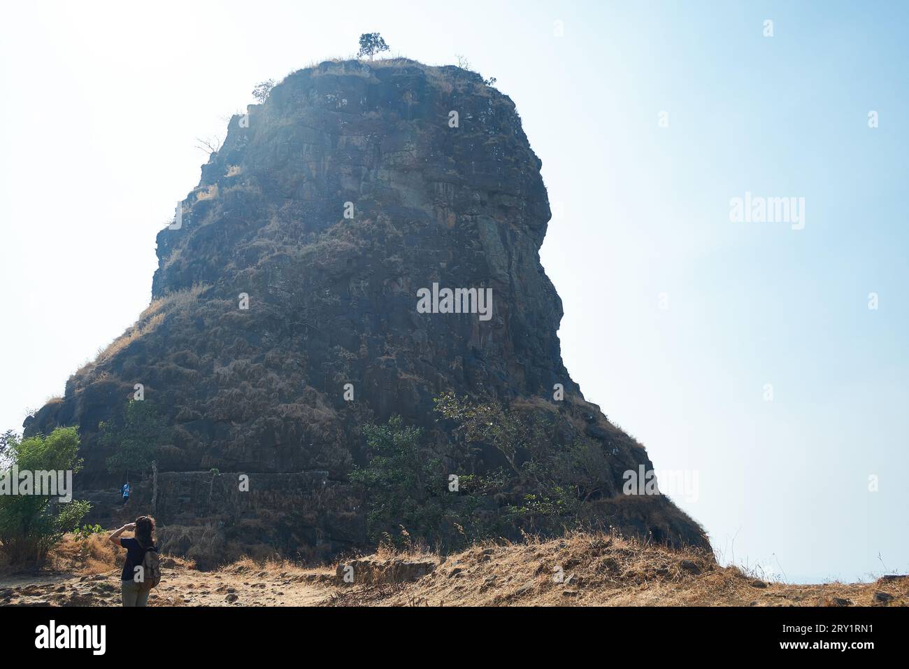 Le fort de Karnala a probablement été construit avant 1400, sous Devagiri Yadavs. Aujourd'hui, un magnifique sanctuaire animalier l'entoure. Banque D'Images