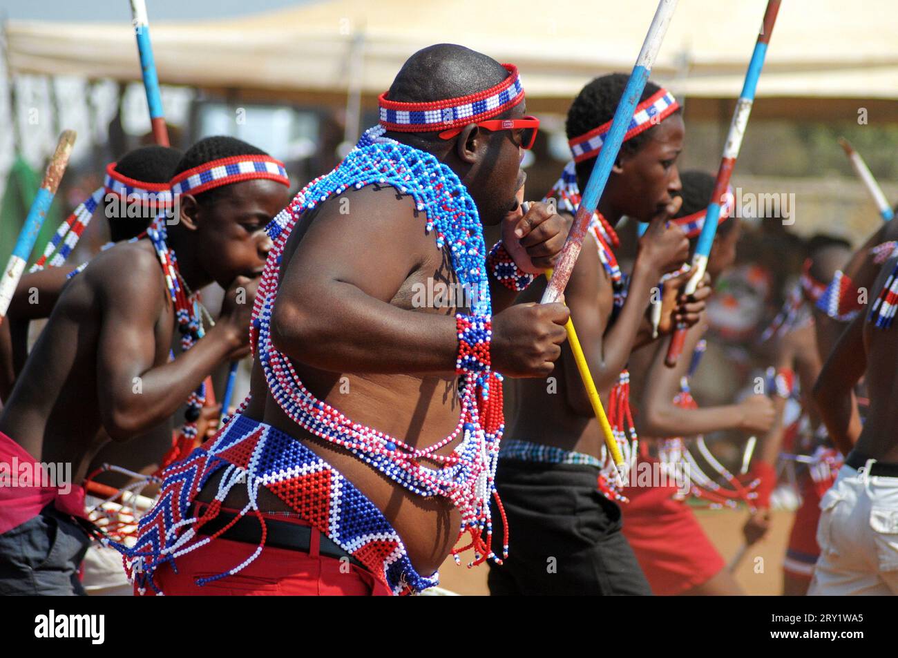 Une communauté africaine observe le rituel ancien de convoquer les pluies à travers une cérémonie élaborée qui implique d'apaiser les dieux Banque D'Images