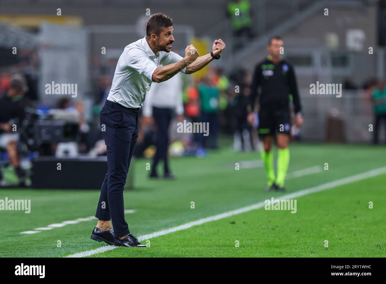 L'entraîneur-chef Alessio Dionisi de l'US Sassuolo célèbre la victoire à la fin du match lors du match de football Serie A 2023/24 entre le FC Internazionale et l'US Sassuolo au stade Giuseppe Meazza. NOTE FINALE : Inter 1 | 2 Sassuolo Banque D'Images