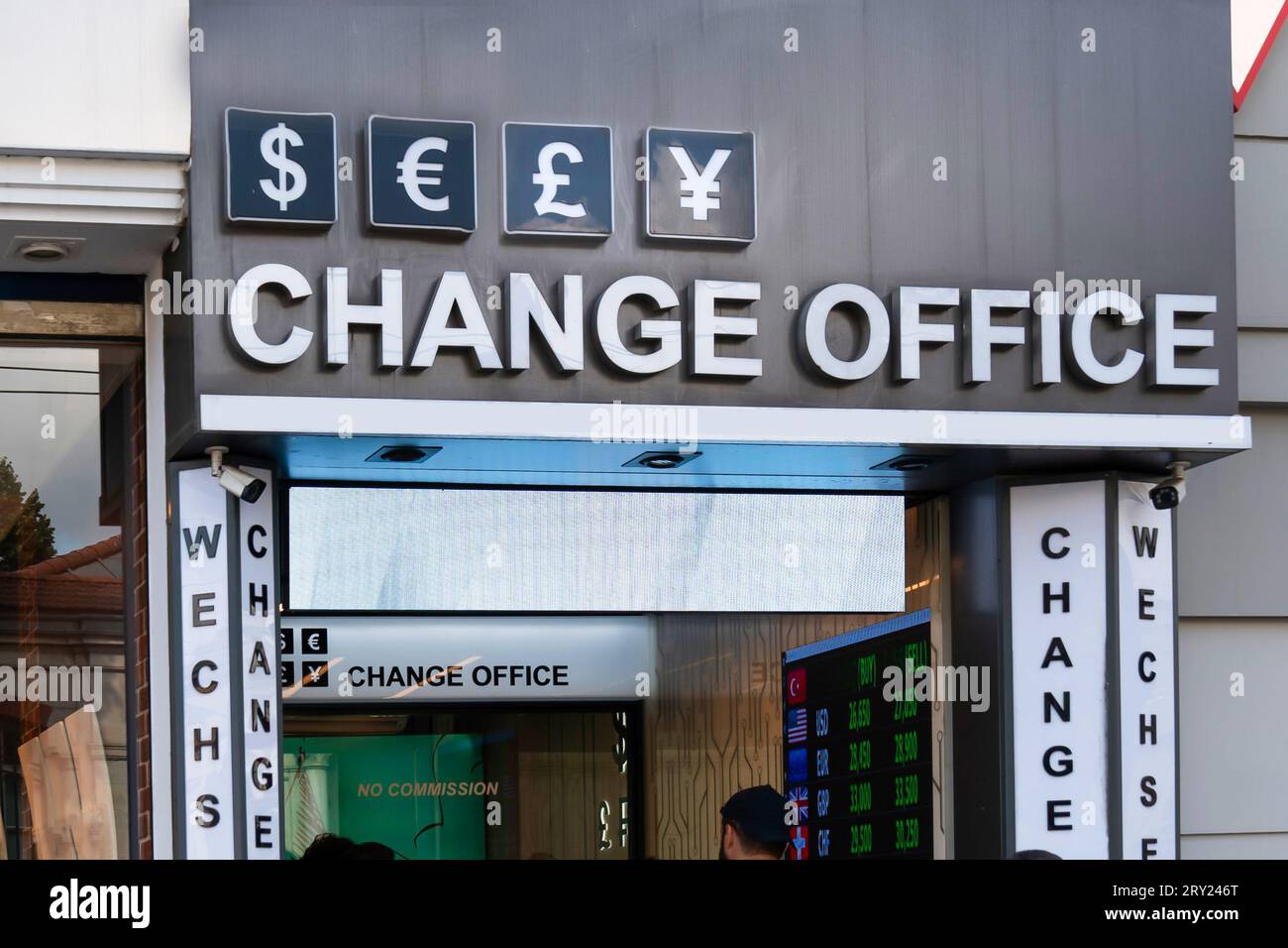 Le change de devises est une entreprise où les gens peuvent échanger une devise contre une autre. Banque D'Images
