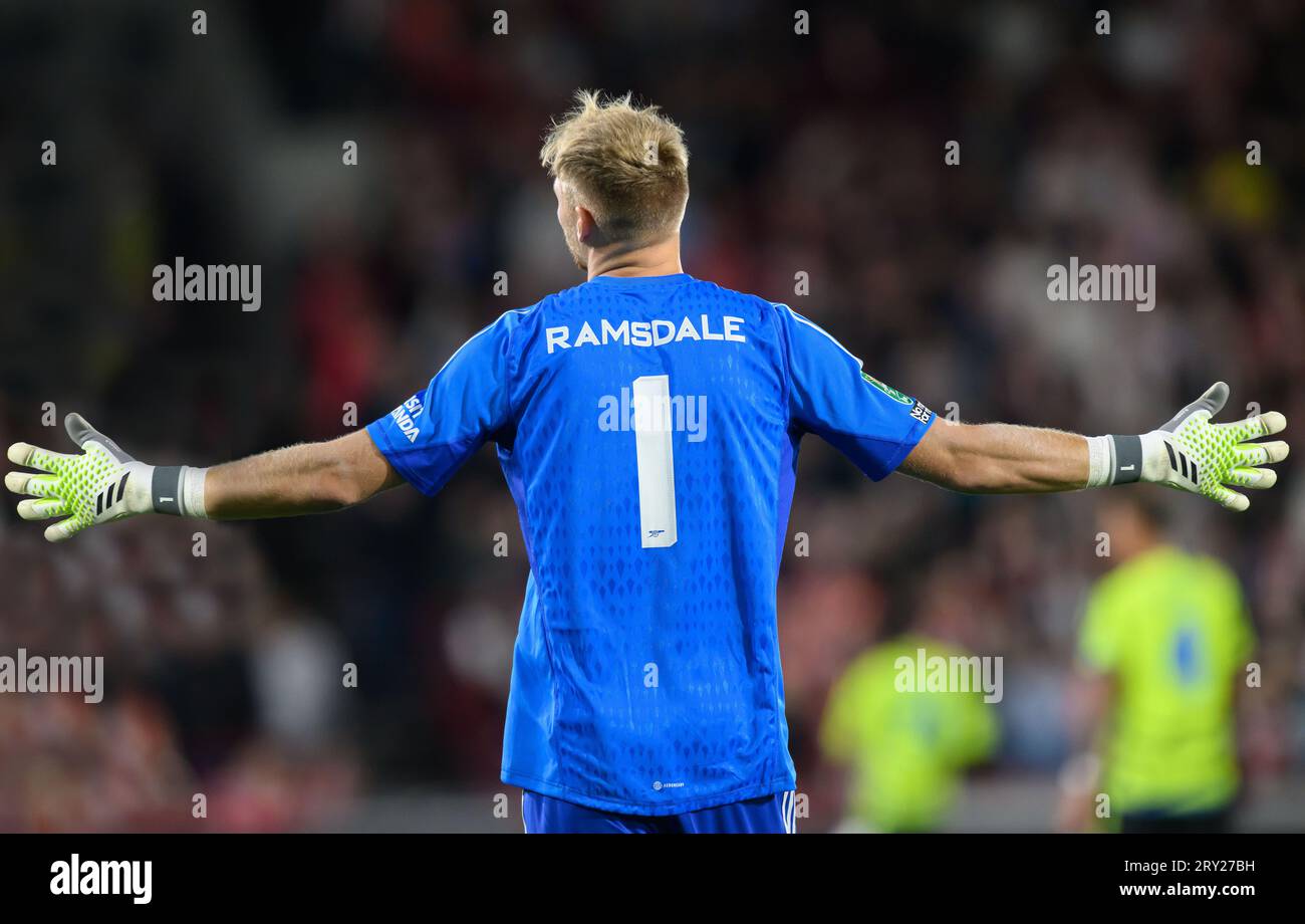 27 septembre 2023 - Brentford - EFL Cup - Gtech Community Stadium Aaron Ramsdale de l'Arsenal lors du match contre Brentford. Photo : Mark pain / Alamy Live News Banque D'Images