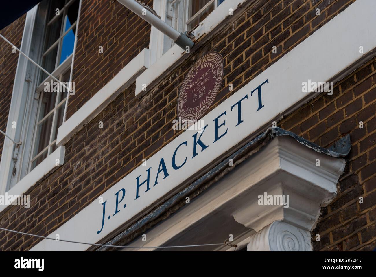 Londres, Royaume-Uni - 27 août 2023 : magasin de couture sur mesure J.P. Hackett à Savile Row Banque D'Images