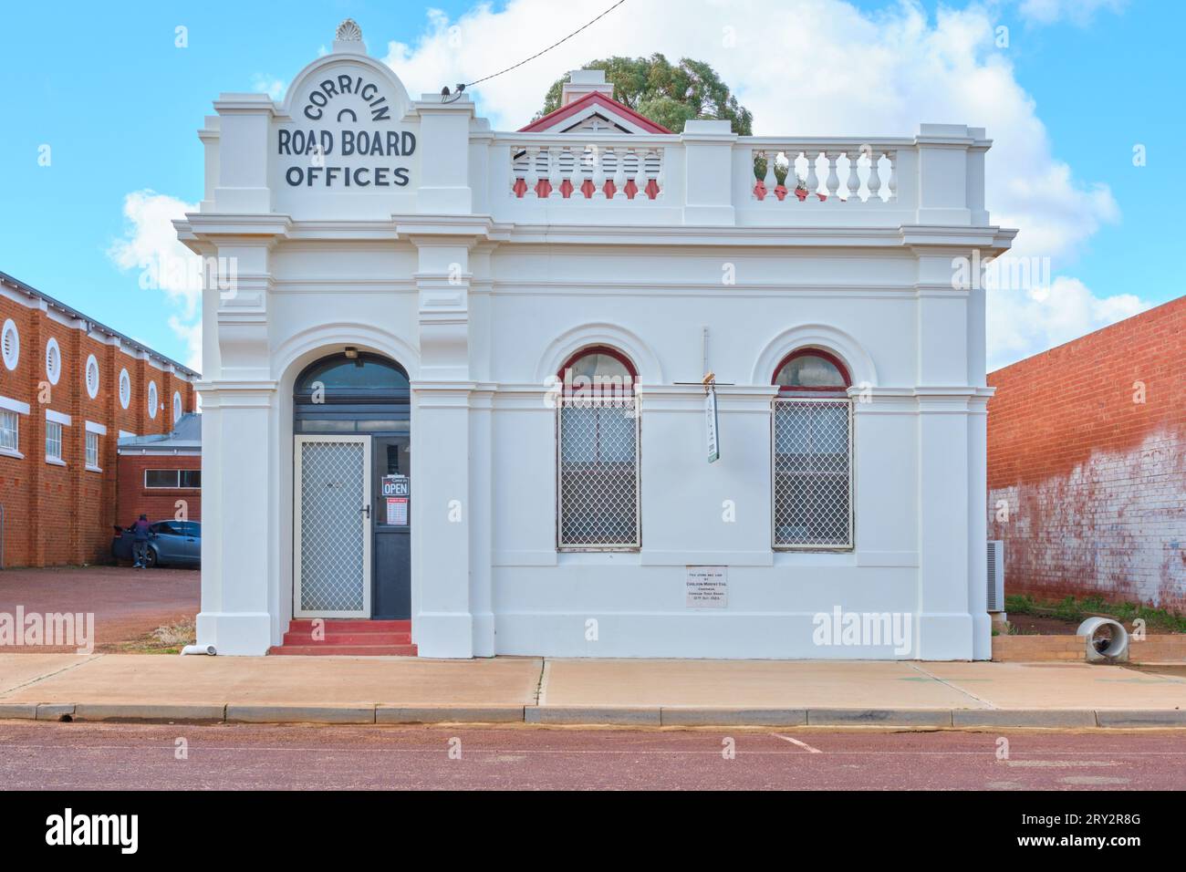 Le bâtiment des bureaux du conseil de Corrigin Road abrite le groupe d'amélioration de la ferme Corrigin dans la ville de Wheatbelt de Corrigin, en Australie occidentale. Banque D'Images