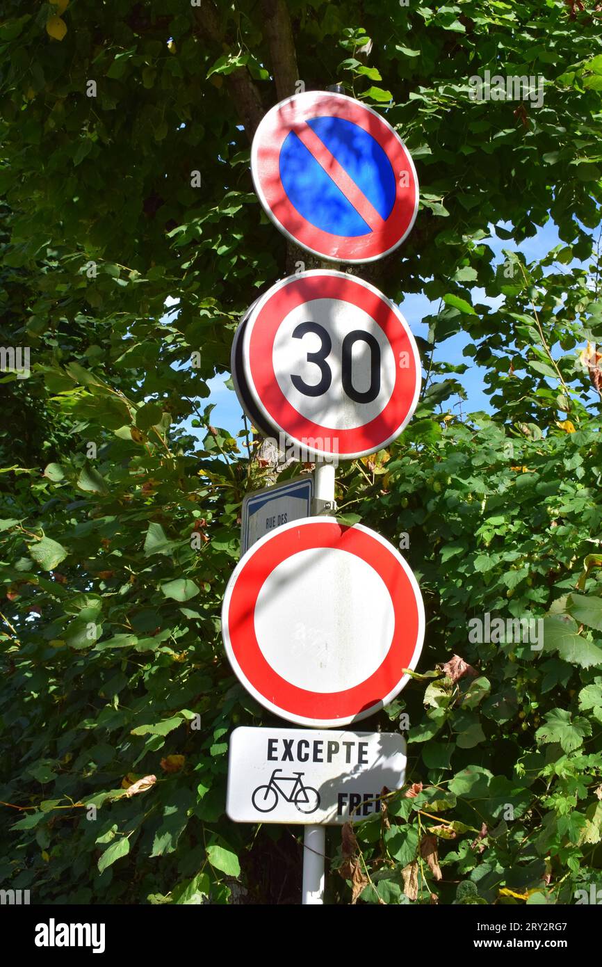 limite 30, pas de stationnement Banque D'Images