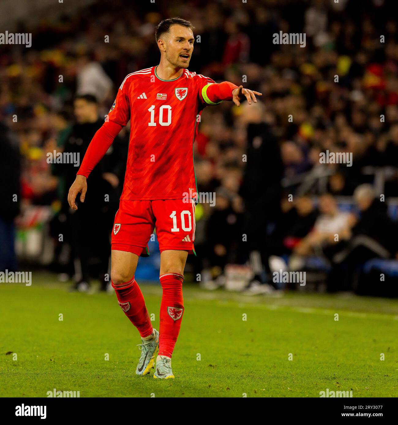 Cardiff, pays de Galles - 28 mars 2023 : Aaron Ramsey du pays de Galles lors de la qualification du Championnat d'Europe du Groupe D UEFA pays de Galles vs Lettonie à Cardiff City Banque D'Images
