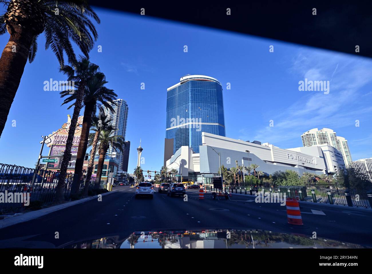 Las Vegas, Nevada, États-Unis. 27 septembre 2023. L'hôtel-casino Fontainebleau Las Vegas est vu le long du Strip de Las Vegas le 27 septembre 2023 à Las Vegas, Nevada. Le complexe de 67 étages - 3,7 milliards de dollars est dans ses dernières étapes de construction selon un communiqué de presse. Dix-huit ans après sa première annonce, l'hôtel de 3 644 chambres a son ouverture prévue pour décembre 13. (Image de crédit : © David Becker/ZUMA Press Wire) USAGE ÉDITORIAL SEULEMENT! Non destiné à UN USAGE commercial ! Banque D'Images