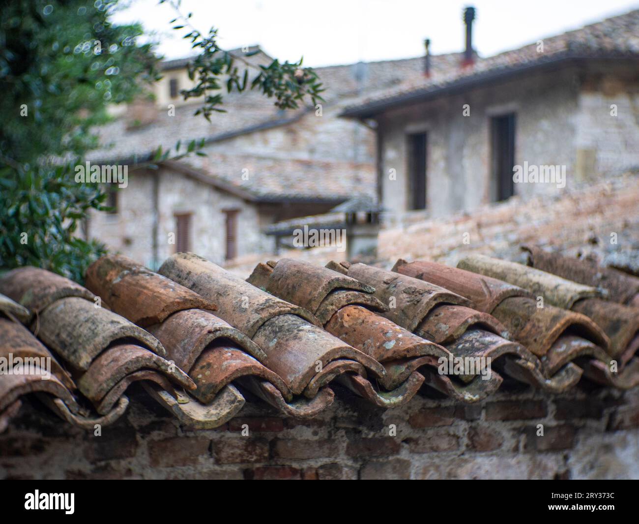 Gubbio (Italie) : panorama des toits et des maisons du centre historique Banque D'Images