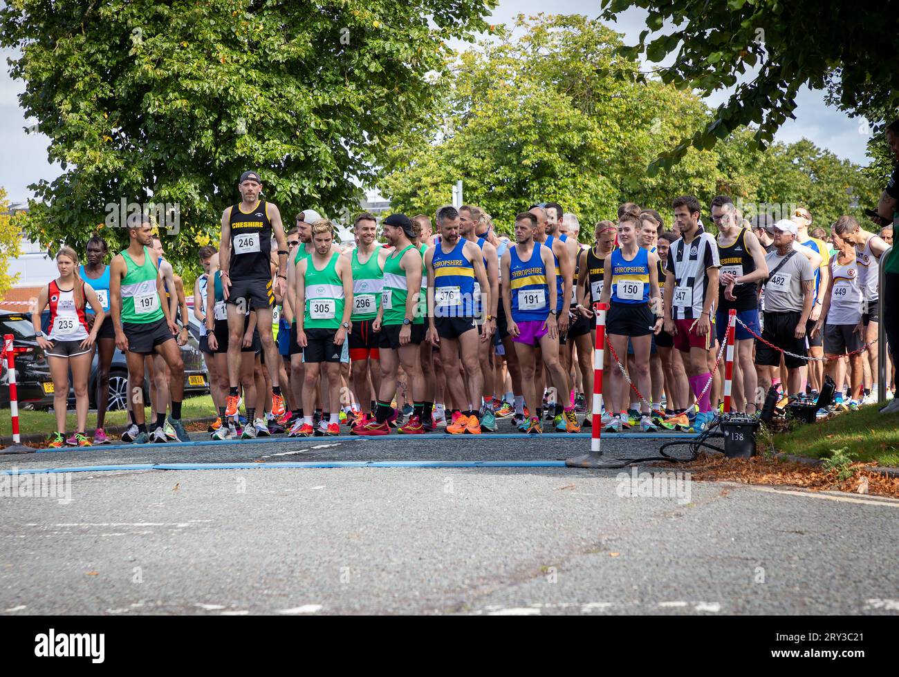 Spectrum Striders Running Club a célébré son 40e anniversaire avec la Birchwood 10k Race 2023. Ils s'efforcent d'être la race la plus verte du Nord Banque D'Images