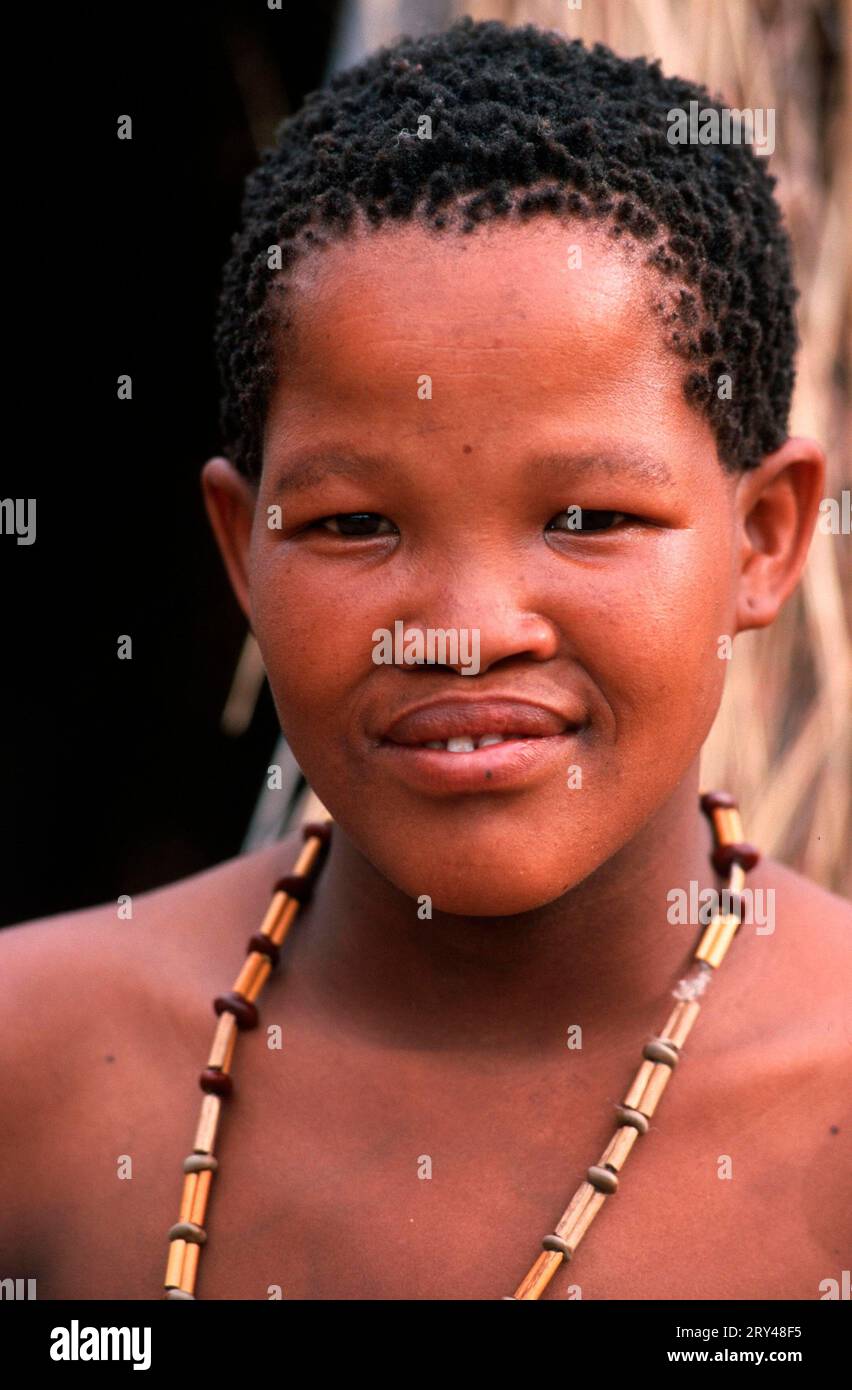 Bushman Woman, San, Bushmen, Bushmen, Kalahari, Namibie, Bushman Woman Banque D'Images