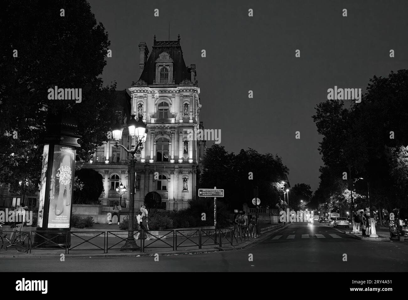 Scène de rue de Paris la nuit, Paris, France Banque D'Images