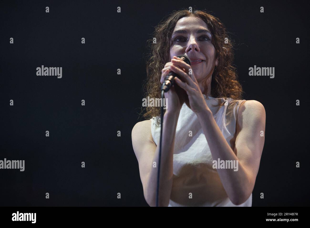 Londres, Royaume-Uni. 28 septembre 2023. L'auteur-compositeur-interprète anglais PJ Harvey se produit au Roundhouse. Crédit : Justin ng/Alamy Live News Banque D'Images