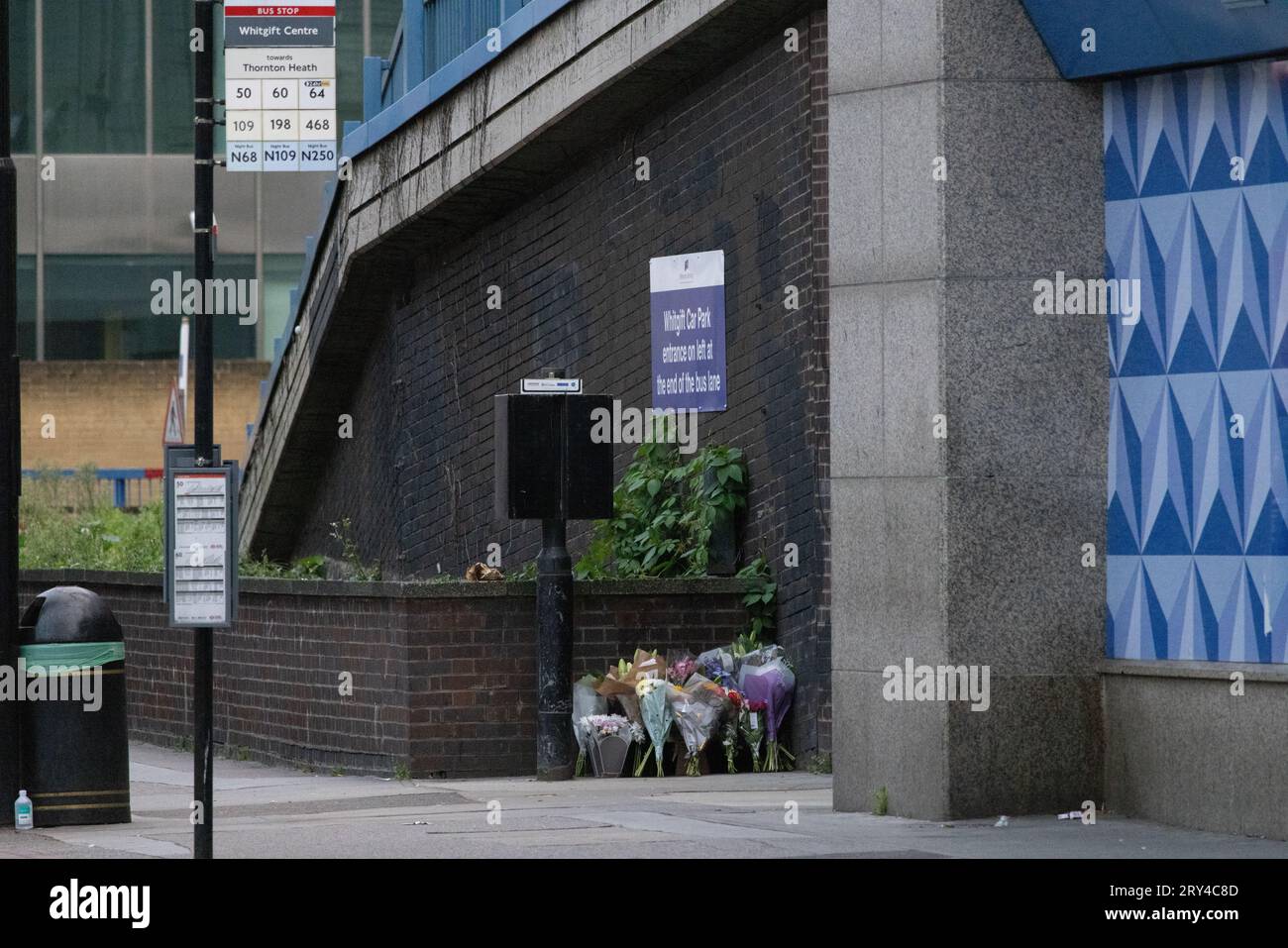 Scène du coup de couteau mortel où Elianne ANDAM, une élève de l'école privée Old Palace de John Whitgift, a été attaquée et tuée hier à 8h30 alors qu'elle descendait du bus à Croydon, South London, Croydon, Londres, Royaume-Uni 28 septembre 2023 crédit : Jeff Gilbert/Alamy Live News Banque D'Images