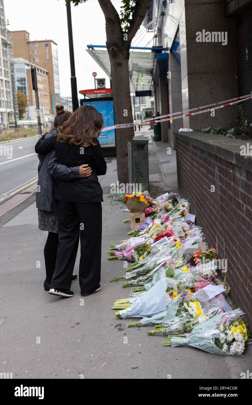 Scène du coup de couteau mortel où Elianne ANDAM, une élève de l'école privée Old Palace de John Whitgift, a été attaquée et tuée hier à 8h30 alors qu'elle descendait du bus à Croydon, South London, Croydon, Londres, Royaume-Uni 28 septembre 2023 crédit : Jeff Gilbert/Alamy Live News Banque D'Images