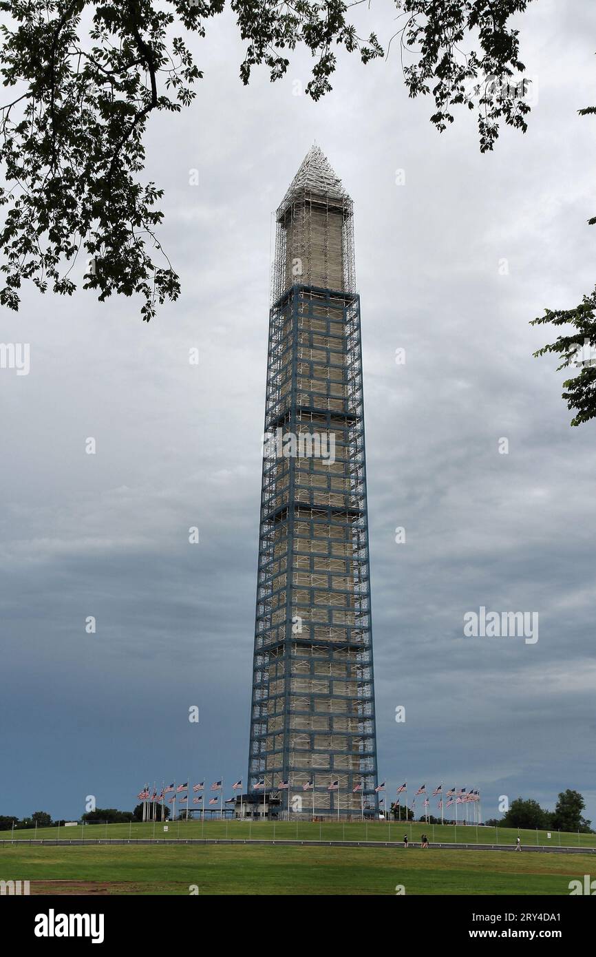 Washington Monument les travaux de réparation d'échafaudages après dommages sismiques. Banque D'Images