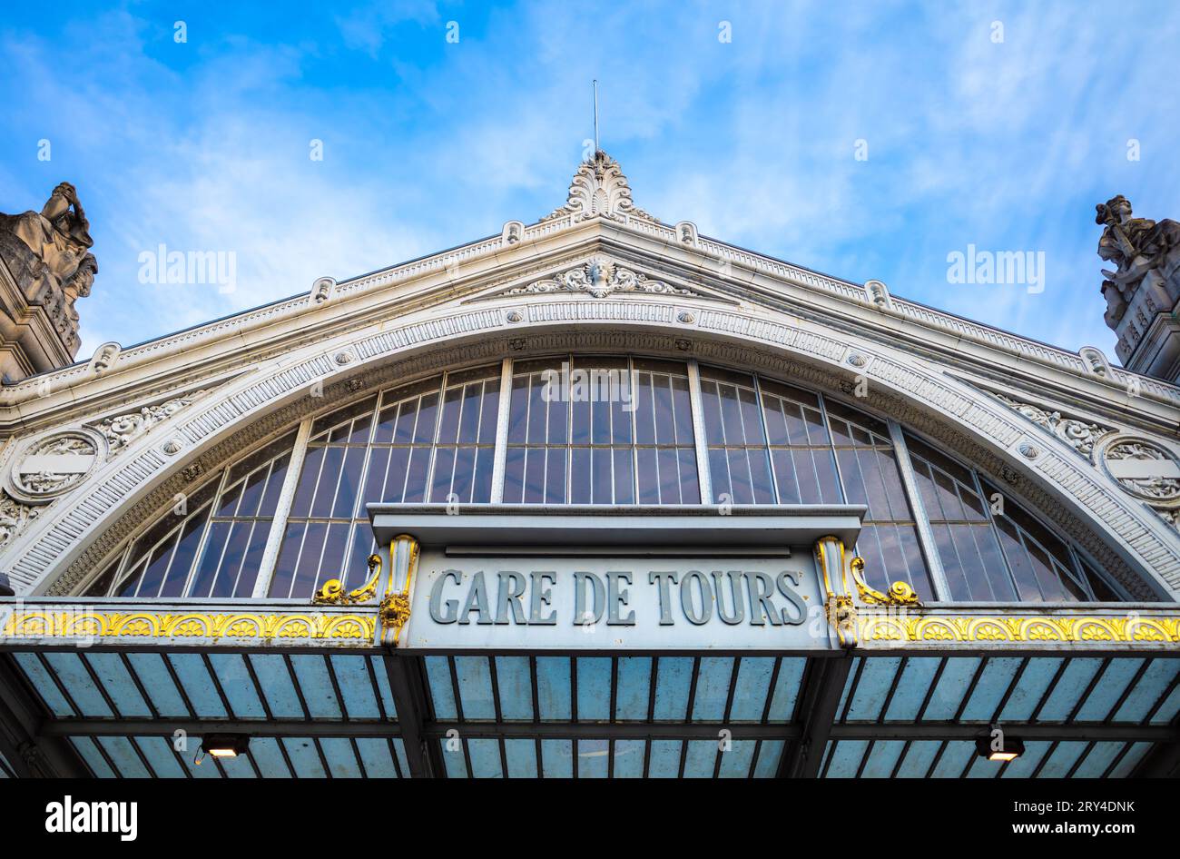 Bâtiment historique de la gare de Tours, construit en 1898 par l'architecte Victor Laloux. Banque D'Images
