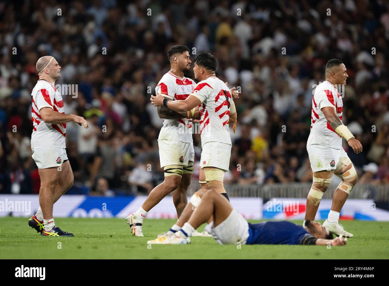 Le Japonais Amato Fakatava réagit après le coup de sifflet final lors