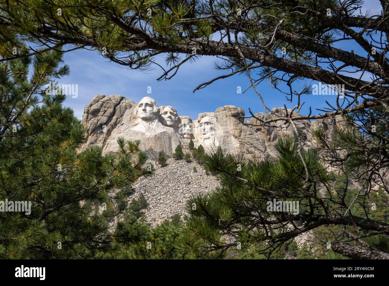 Le monument commémoratif national du mont Rushmore est une sculpture colossale sculptée dans la face granitique du mont Rushmore. George Washington, Thomas Jefferson, Theodore Banque D'Images