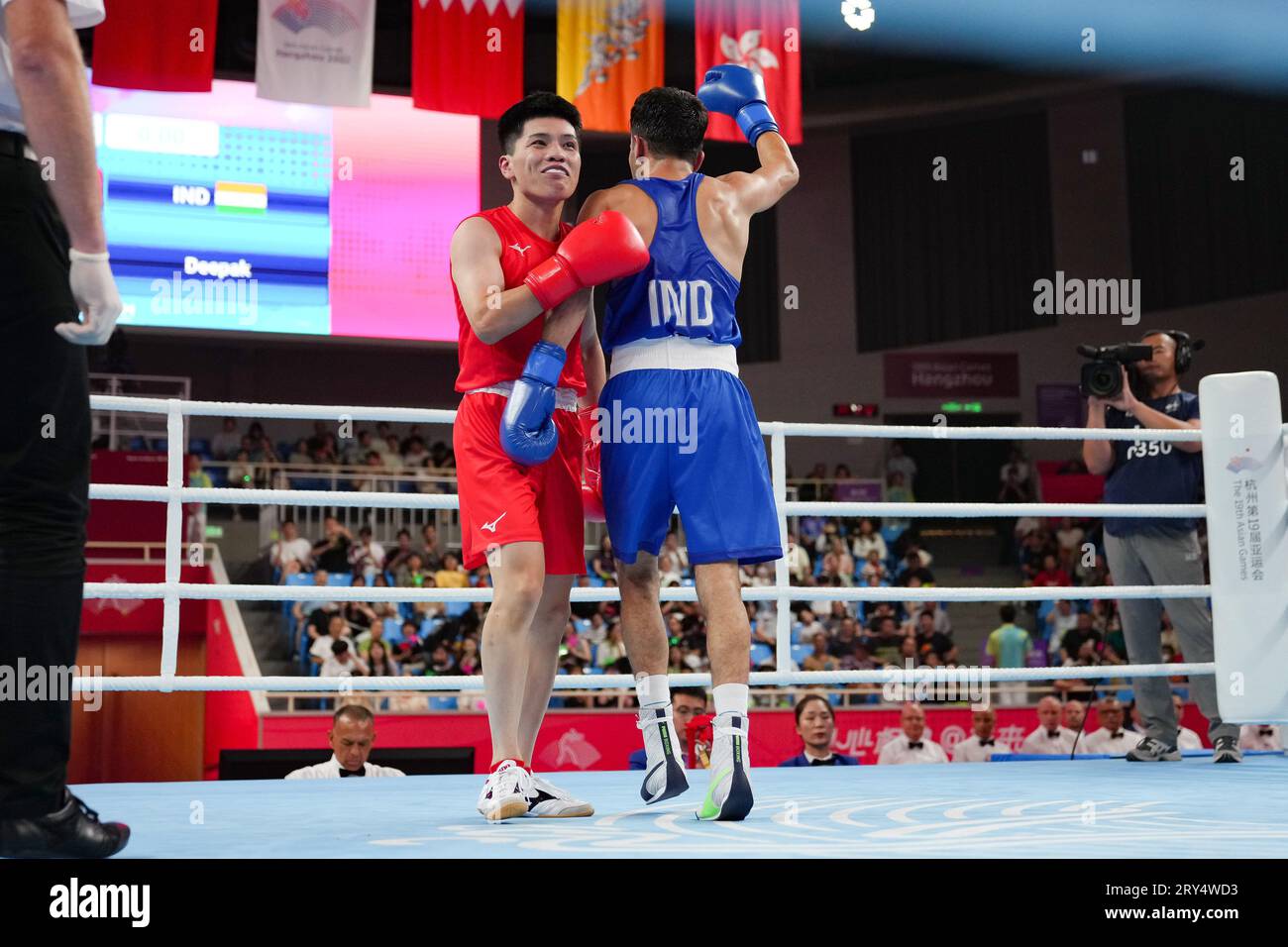 Hangzhou, Chine. 28 septembre 2023. Tomoya Tsuboi (JPN) Boxe : ronde préliminaire de -51kg hommes au gymnase de Hangzhou lors des Jeux asiatiques de 2022 à Hangzhou, Chine . Crédit : AFLO SPORT/Alamy Live News Banque D'Images