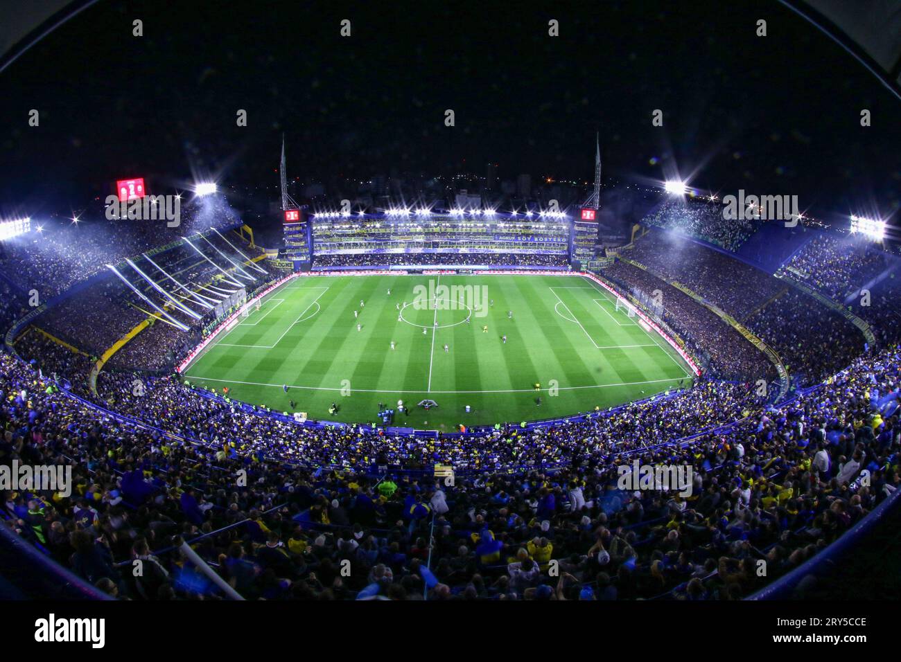 Buenos Aires, Argentine, 28 septembre 2023, vue panoramique de la Bombonera lors du match de demi-finale de la coupe Conmebol Libertadores au stade la Bombonera ( crédit : Néstor J. Beremblum/Alamy Live News Banque D'Images