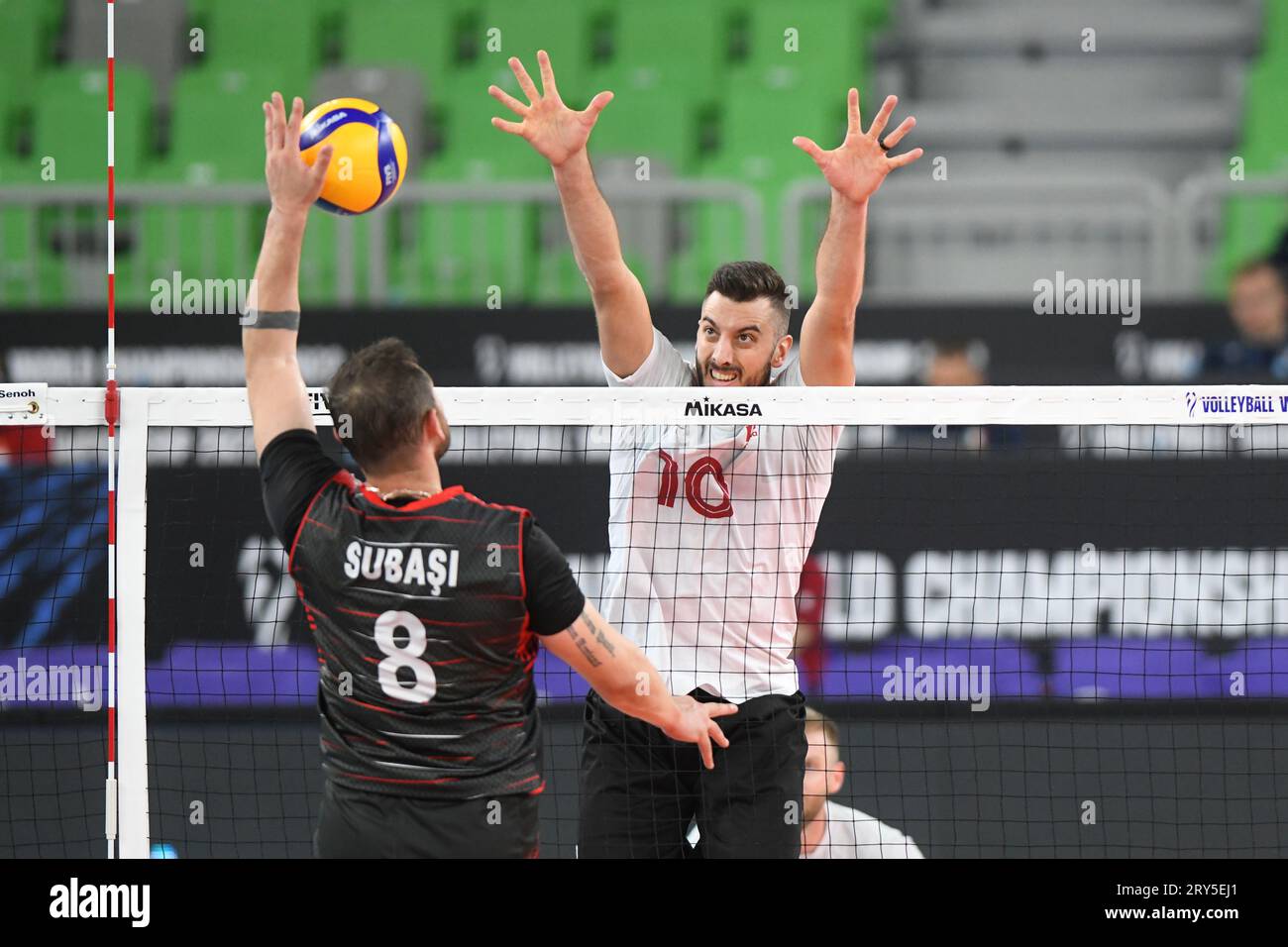 Ryan Sclater (Canada), Burutay Subasi (Turquie). Championnat du monde de volleyball 2022. Banque D'Images