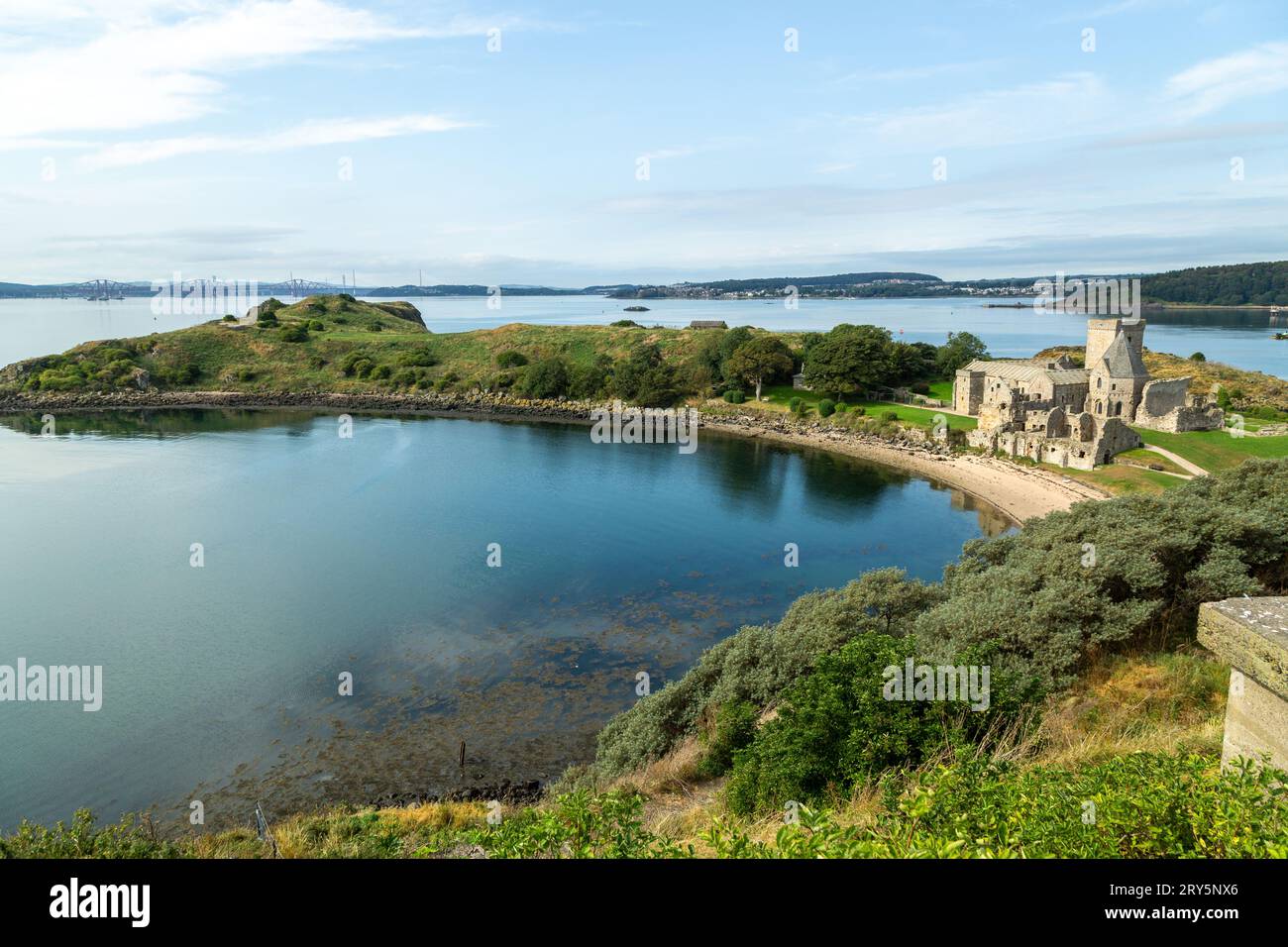 L'abbaye d'Inchcolm, bien que ruinée, est le complexe monastique le mieux conservé d'Écosse Banque D'Images