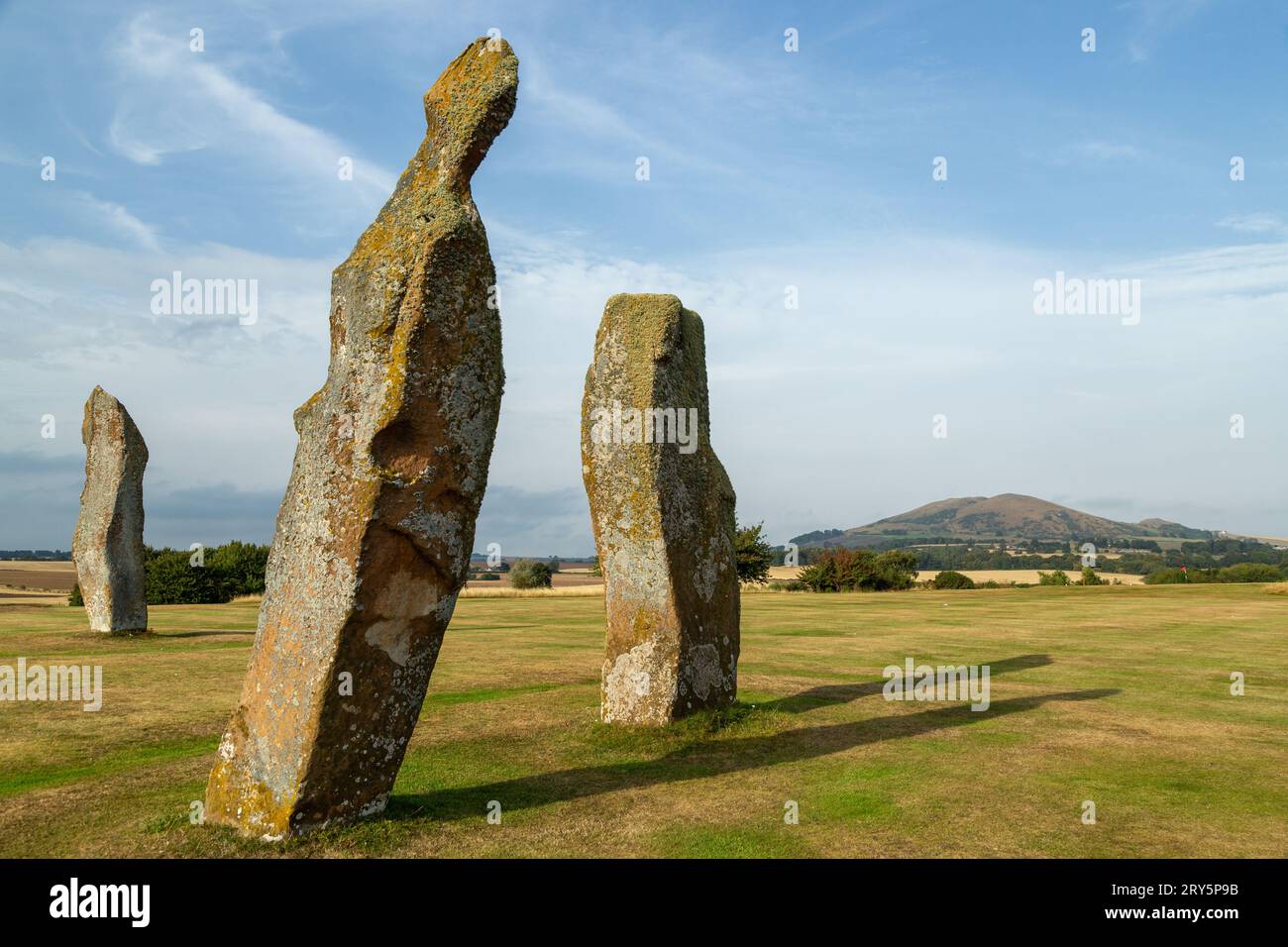 Les impressionnantes pierres debout de Lundin Links qui se dressent au milieu d'un terrain de golf, Fife Scotland. Banque D'Images