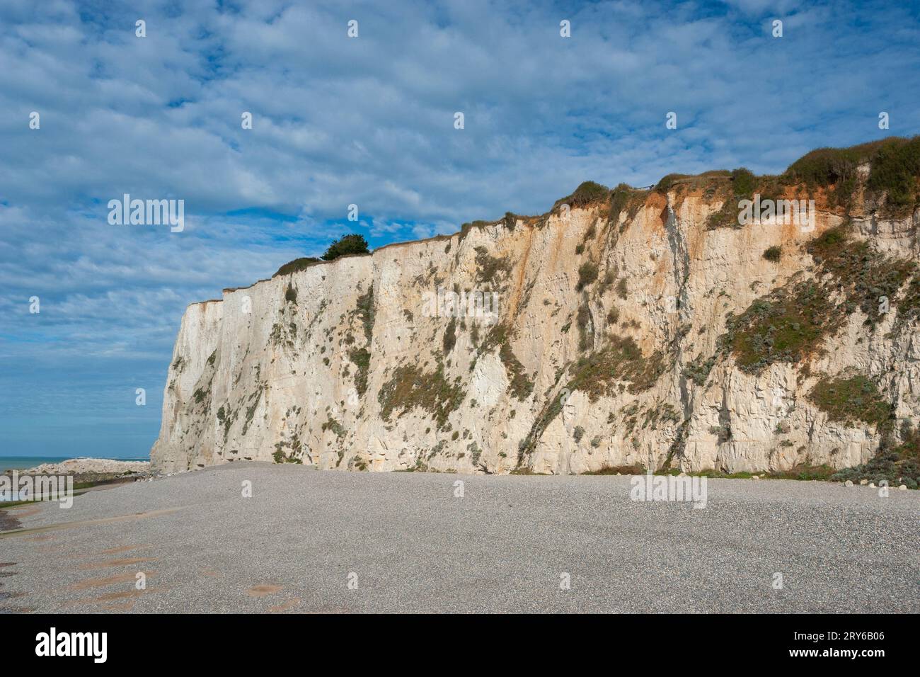 La plage et la falaise de Mers-les-bains, Picardie, France Banque D'Images