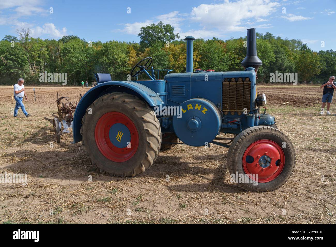 Tracteur d'époque Lanz Bulldog lors d'un concours de labour en France Banque D'Images