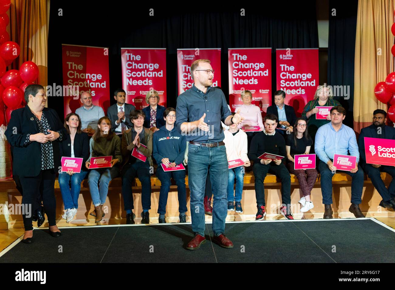 Hamilton, Écosse, Royaume-Uni. 29 septembre 2023. Le chef du Parti travailliste, Sir Keir Starmer, rejoint Anas Sarwar, Michael Shanks et Jackie Baillie pour un rassemblement travailliste écossais avant les élections partielles de Rutherglen et Hamilton West la semaine prochaine. Le Parti travailliste écossais espère prendre le siège du SNP. Pic ; candidat Michael Shanks. Iain Masterton/Alamy Live News Banque D'Images