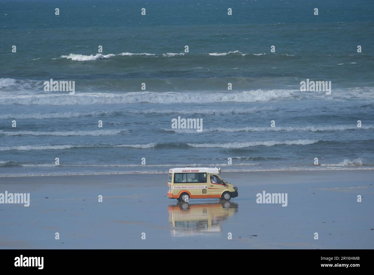 Polzeath, Cornouailles, Royaume-Uni. 29 septembre 2023. UK Météo. Après la tempête Agnes, cette glace traverse la plage de Polzeath ce matin. Crédit Simon Maycock / Alamy Live News. Banque D'Images