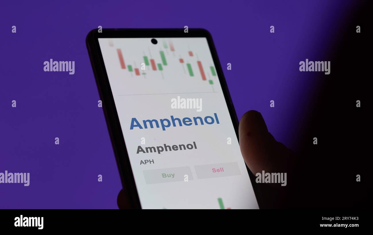 Un investisseur analysant le prix des actions d'Amphenol, un actionnaire cherchant un échange. Banque D'Images