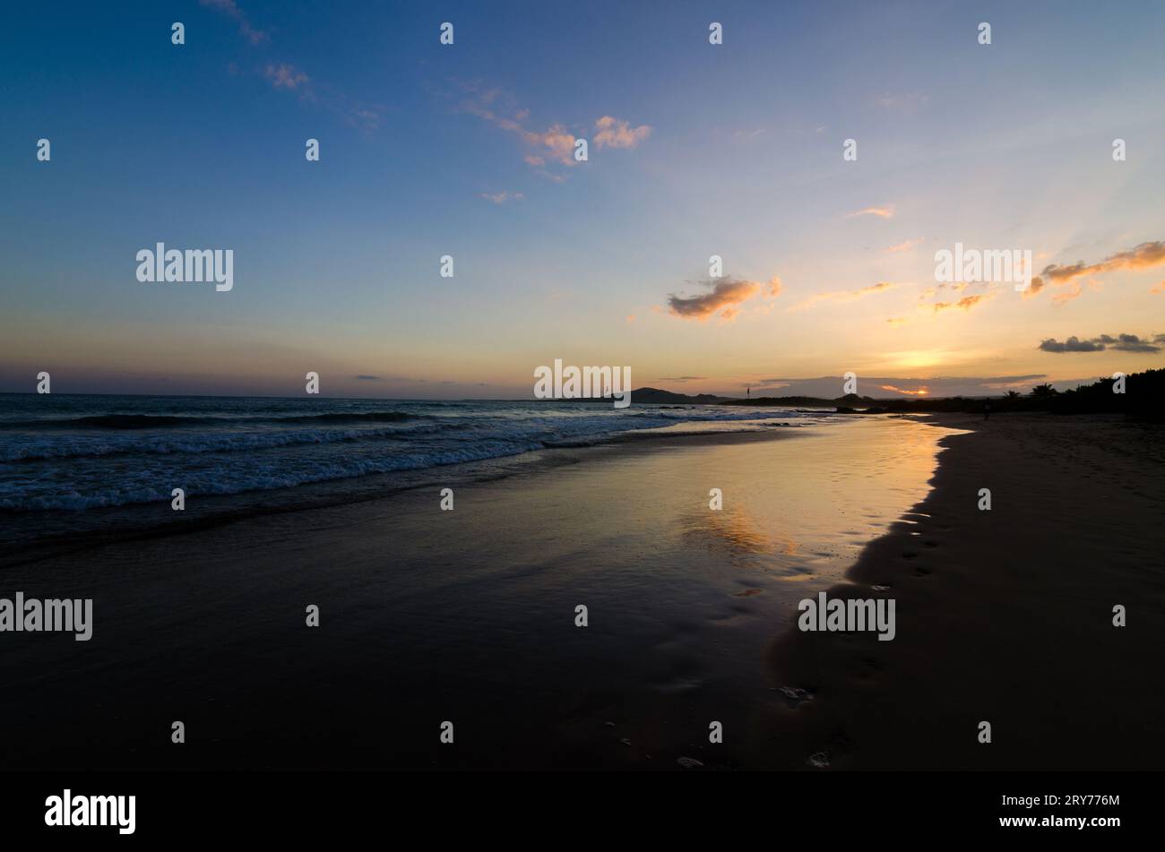 Coucher du soleil à la plage Banque D'Images