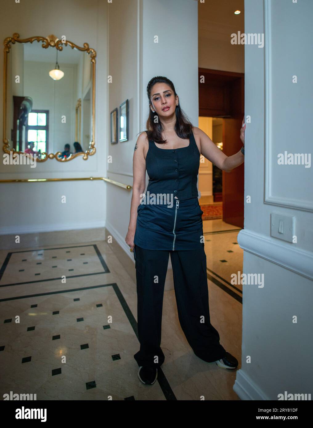 New Delhi, Inde. 29 septembre 2023. L’actrice Chahatt Khanna pose pour des photos lors de la promotion de son prochain film YAATRIS à l’Imperial Hotel. Crédit : SOPA Images Limited/Alamy Live News Banque D'Images