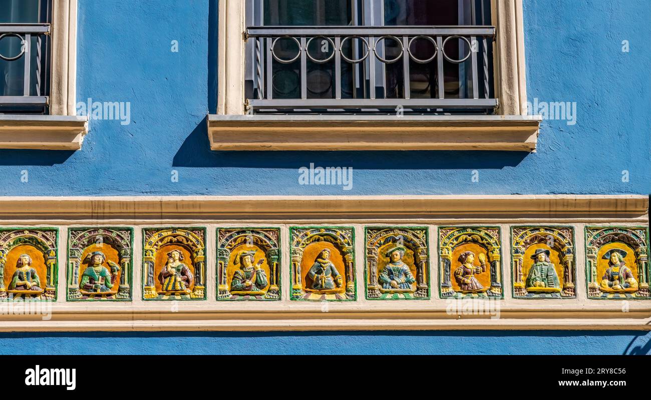 Carreaux de céramique colorés façade long main Square Gdansk Pologne. Anciennement connu sous le nom de Danzig, Square a établi 1331 bâtiments de 1500 à 1600s et resi Banque D'Images